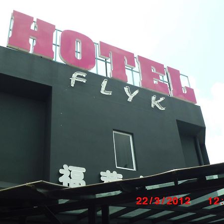 Flyk Hotel Skudai Dış mekan fotoğraf